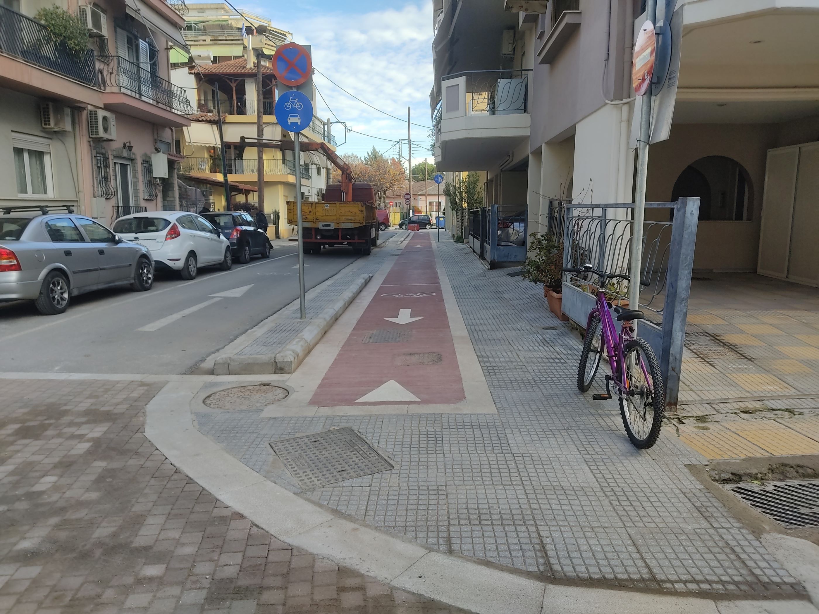 Συνεχίζεται το έργο πεζοδρόμων και ποδηλατικών διαδρομών στη Λάρισα